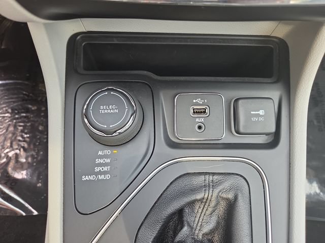 Used 2021 Jeep Cherokee Latitude Lux w/ Sun & Sound Group AWD/4WD image 24