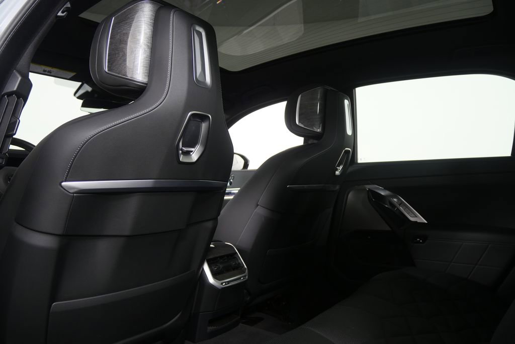 Used 2025 BMW 740i w/ Premium Package RWD image 17
