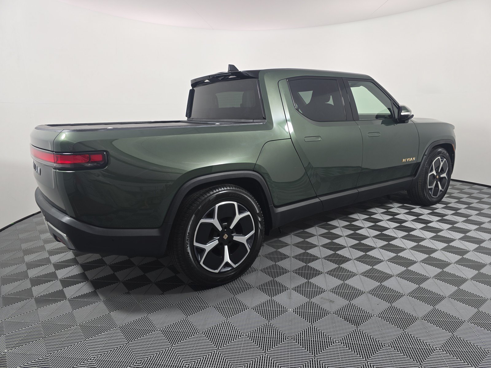 Used 2022 Rivian R1T Adventure AWD/4WD image 5