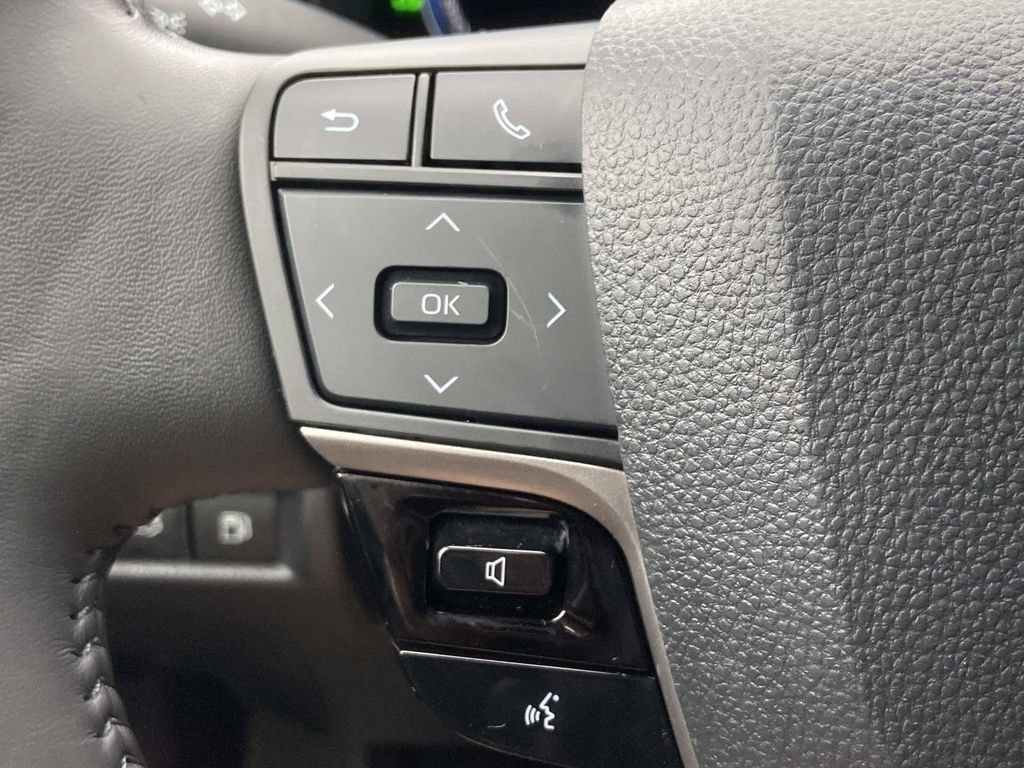 Used 2025 Toyota Camry XSE FWD image 30