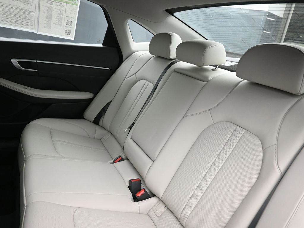 Used 2022 Hyundai Sonata Limited FWD image 11