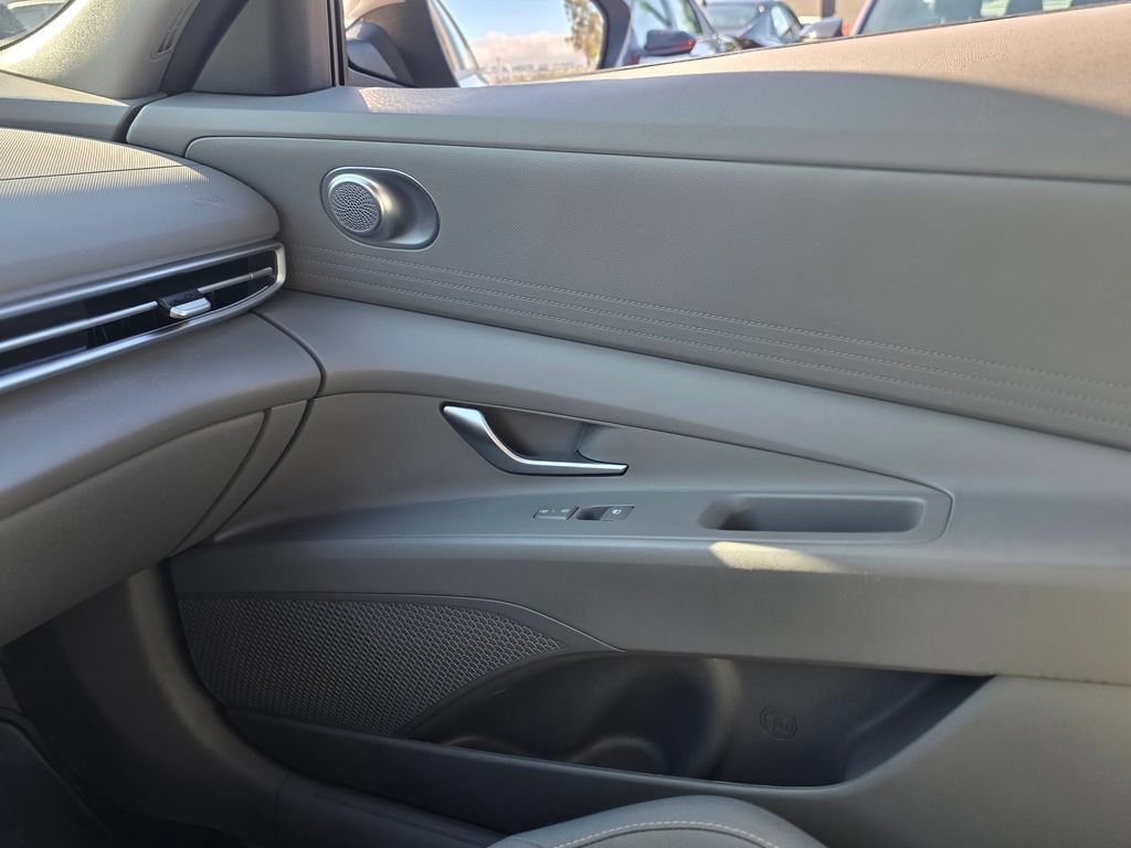 Certified 2024 Hyundai Elantra SEL FWD image 25