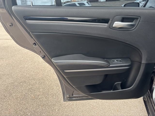 Used 2018 Chrysler 300 S image 17