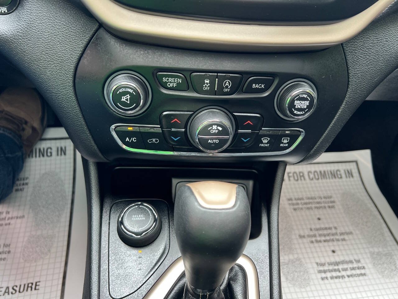 Used 2018 Jeep Cherokee Limited AWD/4WD image 33
