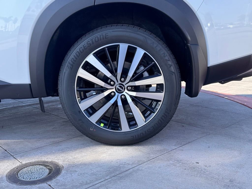 New 2025 Nissan Pathfinder Platinum image 8