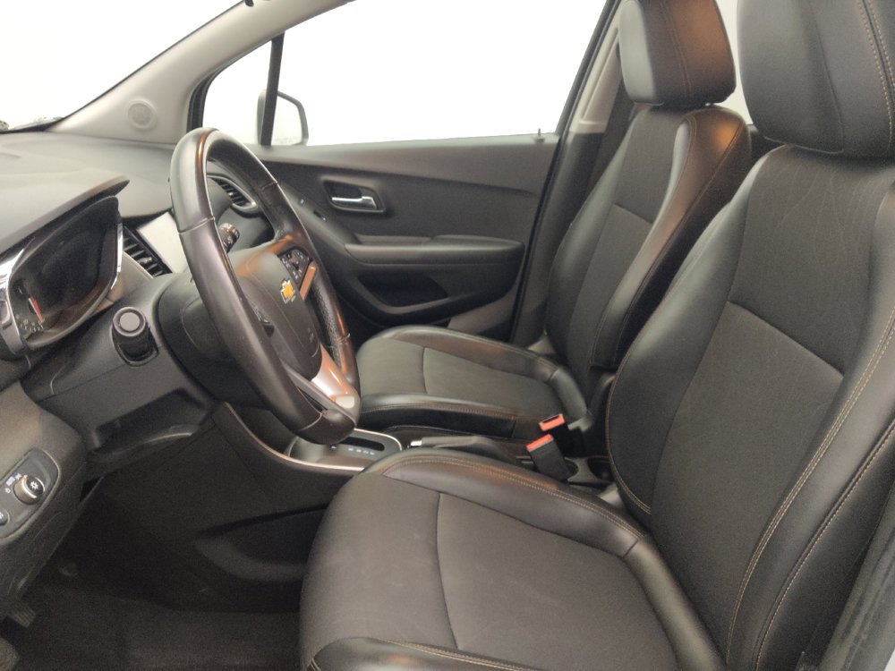 Used 2017 Chevrolet Trax LT w/ LT Convenience Package AWD/4WD image 17