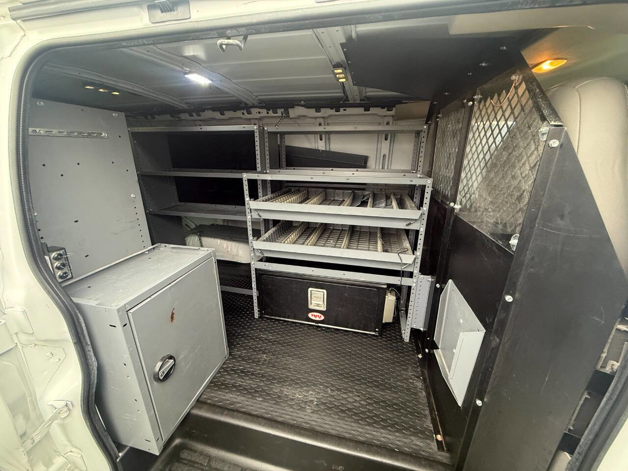 Used 2015 Chevrolet Express 2500 image 11