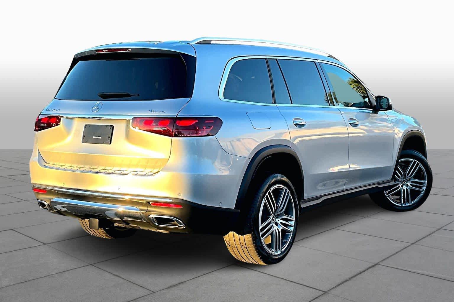 Used 2024 Mercedes-Benz GLS 450 4MATIC image 13