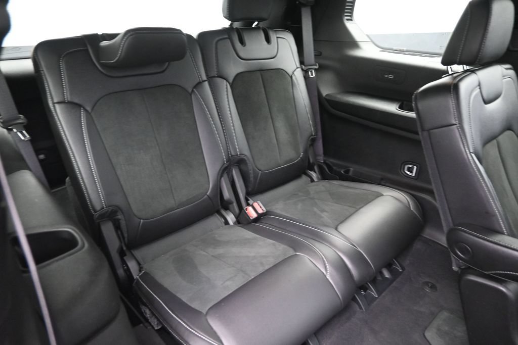Used 2025 Jeep Grand Cherokee L Laredo AWD/4WD image 16