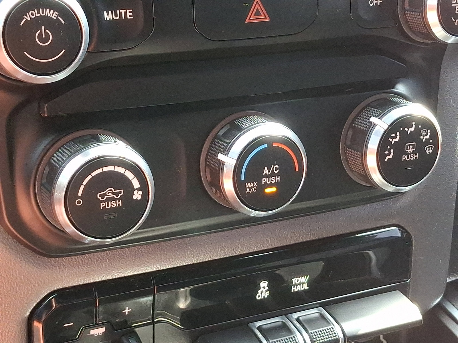 Certified 2019 RAM 1500 Big Horn AWD/4WD image 15