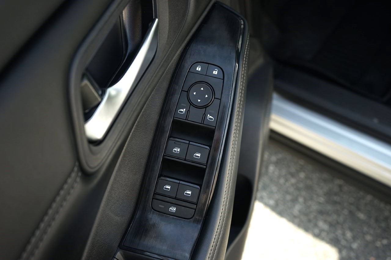 Used 2024 Nissan Rogue SV w/ SV Premium Package AWD/4WD image 11