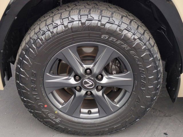 Used 2025 Lexus LX 700h Overtrail w/ Accessory Package (Z1) image 9