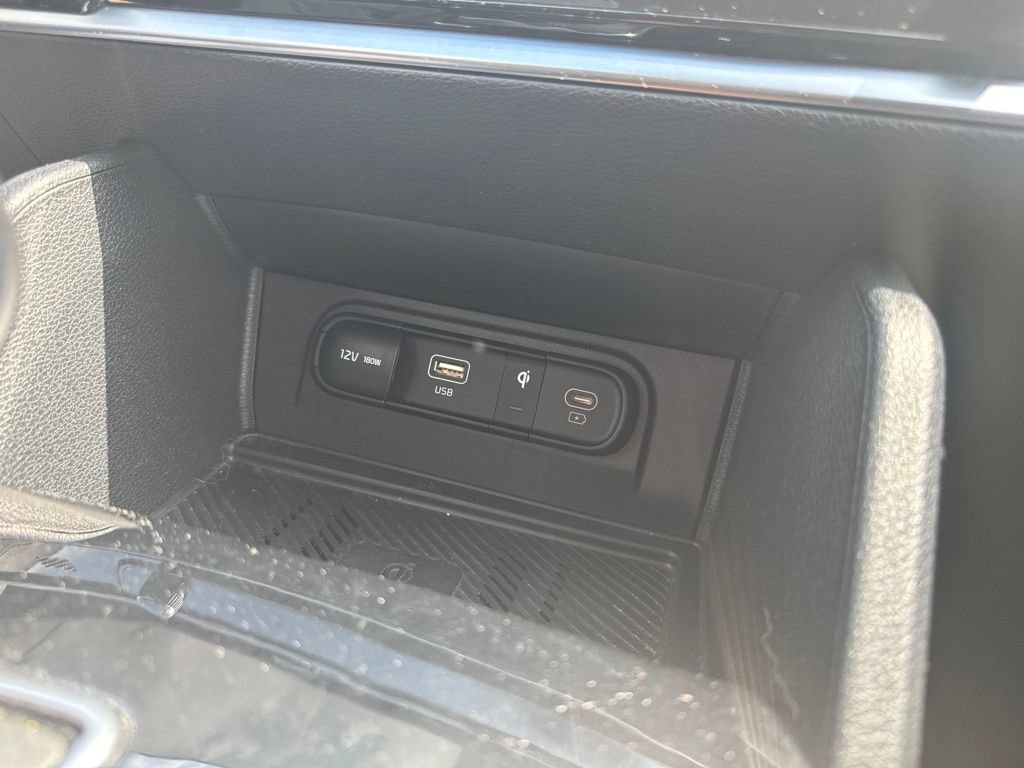 Used 2025 Kia Sportage EX FWD image 17
