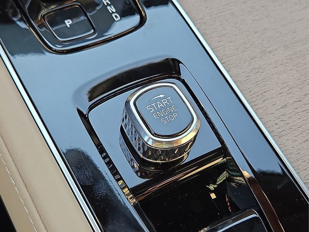 Used 2026 Volvo XC90 B6 Plus w/ Protection Package Premier image 28