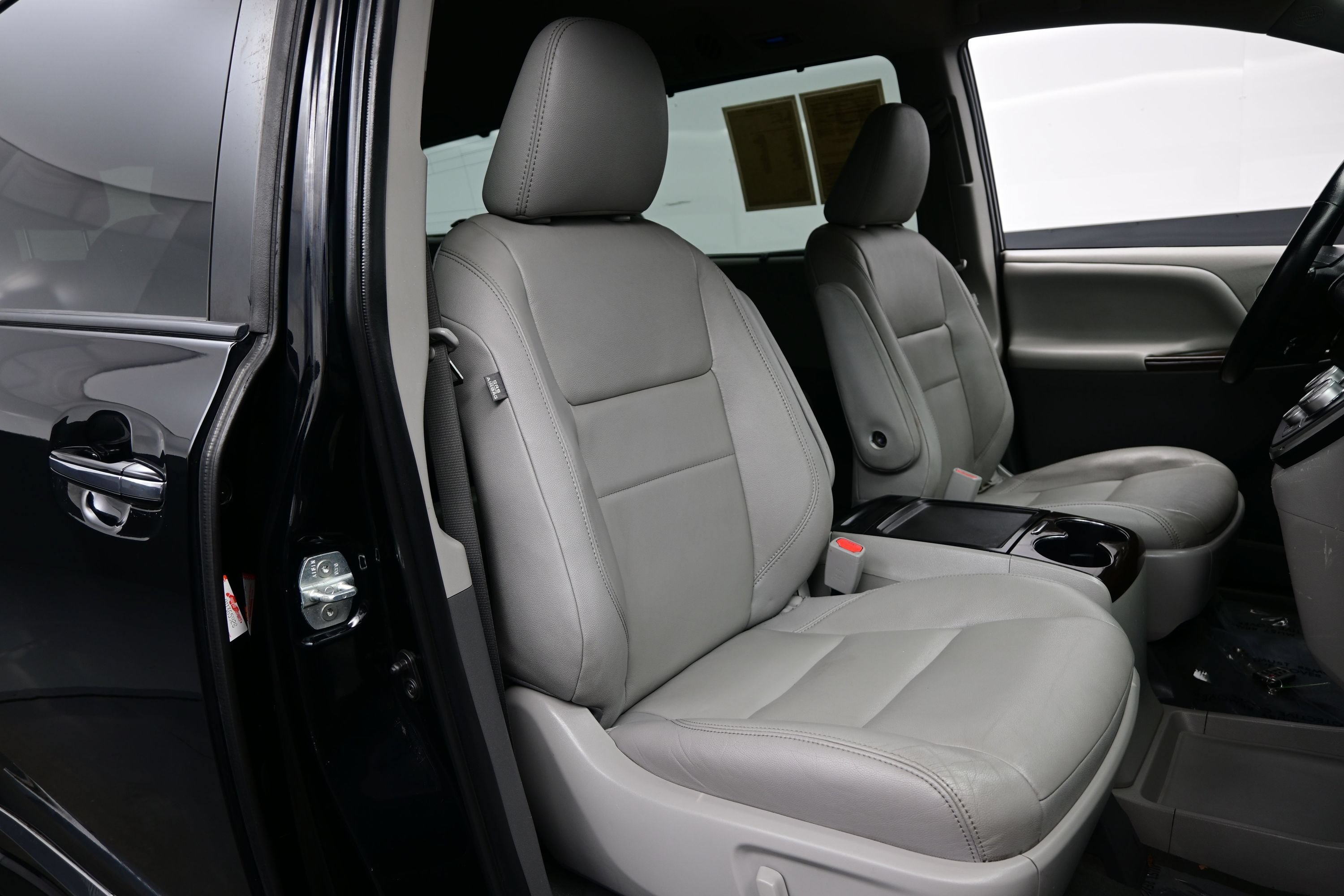 Used 2020 Toyota Sienna XLE FWD image 12