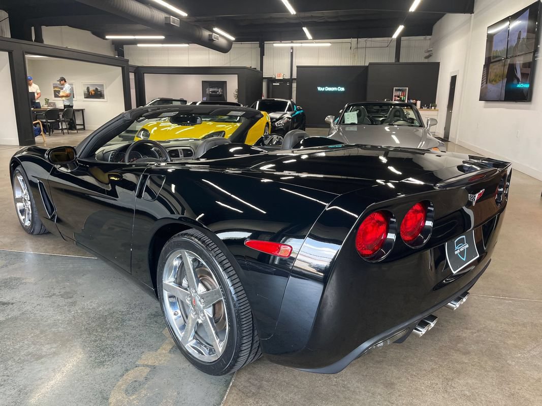 Used 2007 Chevrolet Corvette Coupe w/ Preferred Equipment Group RWD image 10