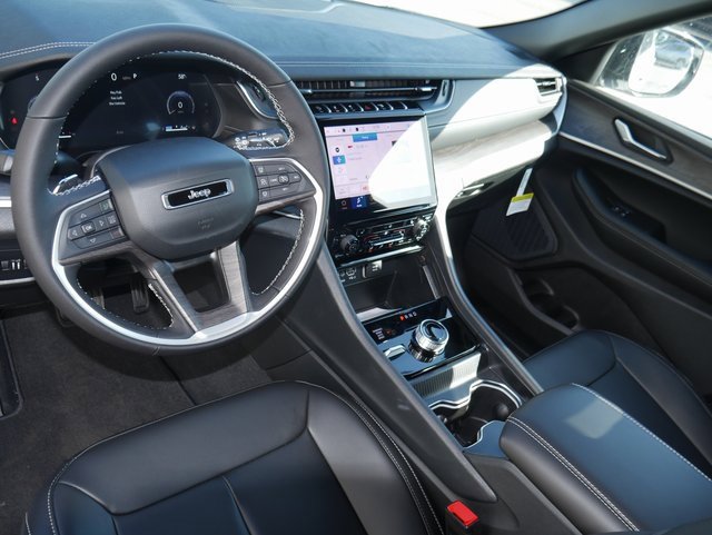 New 2025 Jeep Grand Cherokee L Limited w/ Black Appearance Package image 15