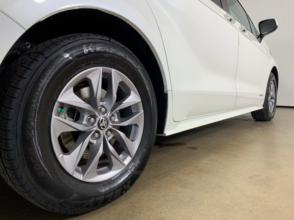 Used 2021 Toyota Sienna XLE w/ XLE Plus Package image 9