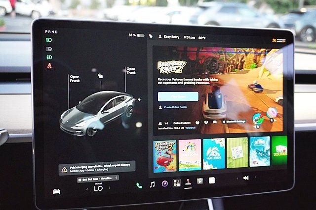 Used 2019 Tesla Model 3 Mid Range RWD image 39