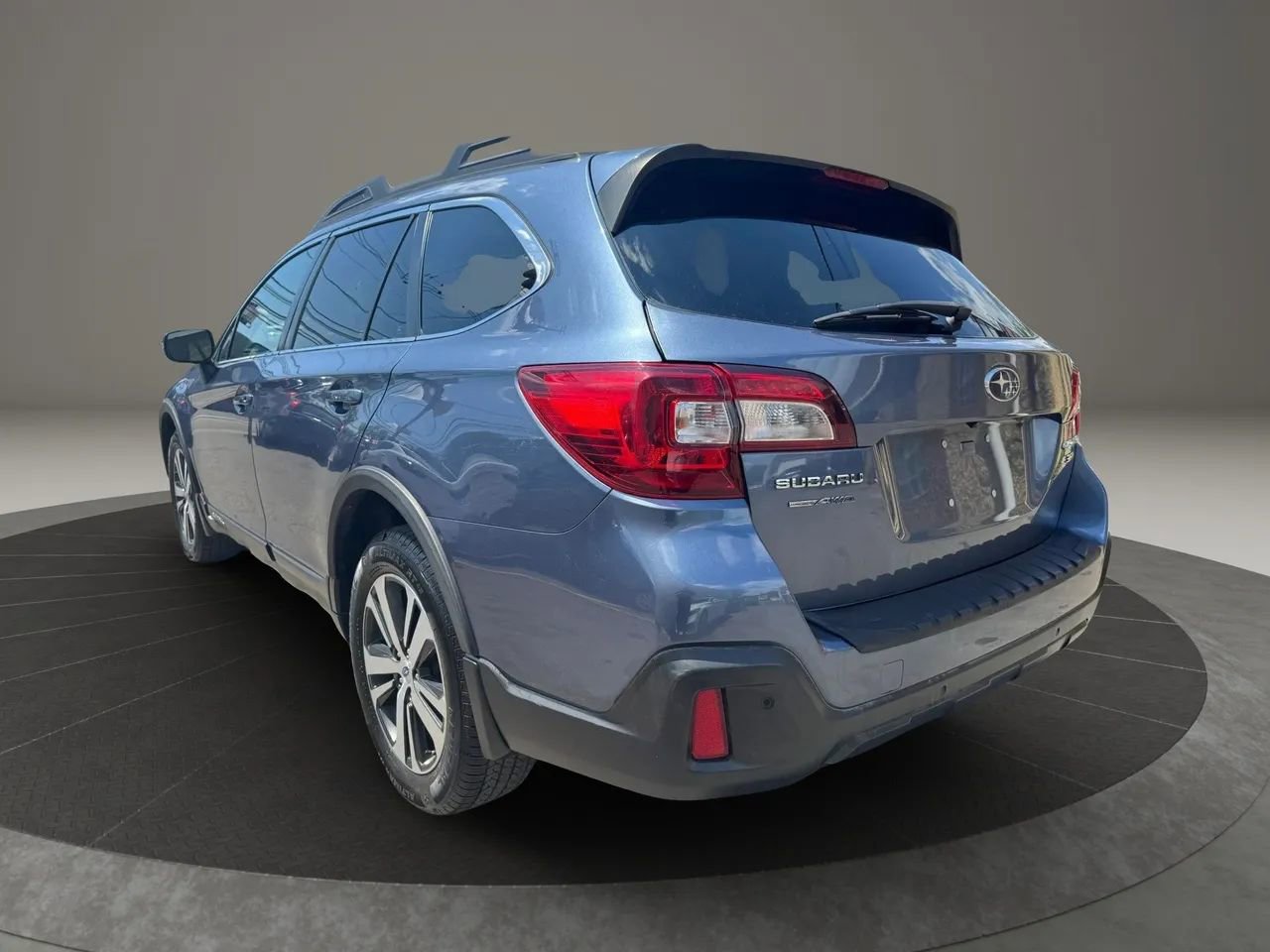 Used 2018 Subaru Outback 3.6R Limited AWD/4WD image 3