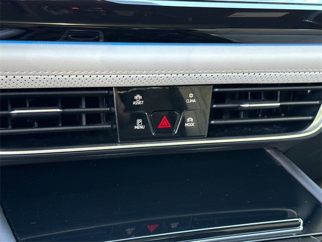 Used 2025 Volkswagen Atlas Cross Sport SEL Premium R-Line image 33