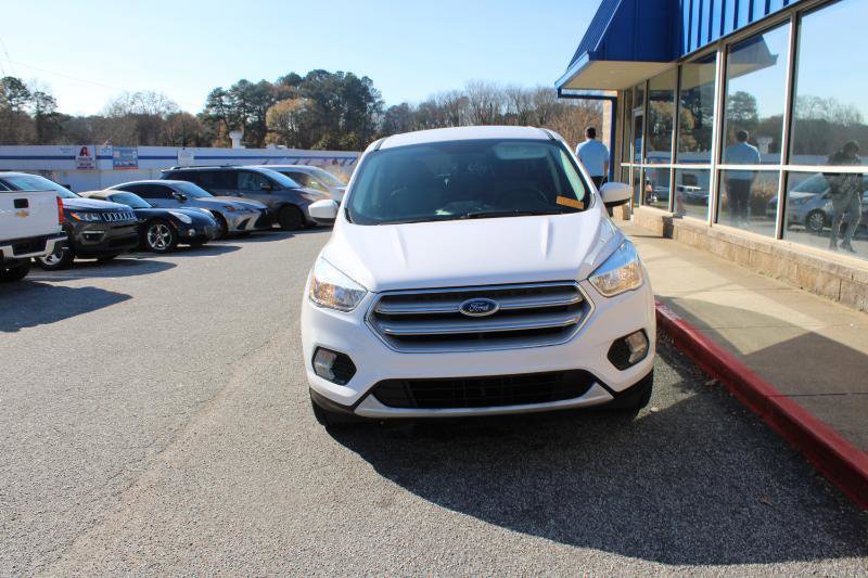 Used 2019 Ford Escape SE FWD image 2