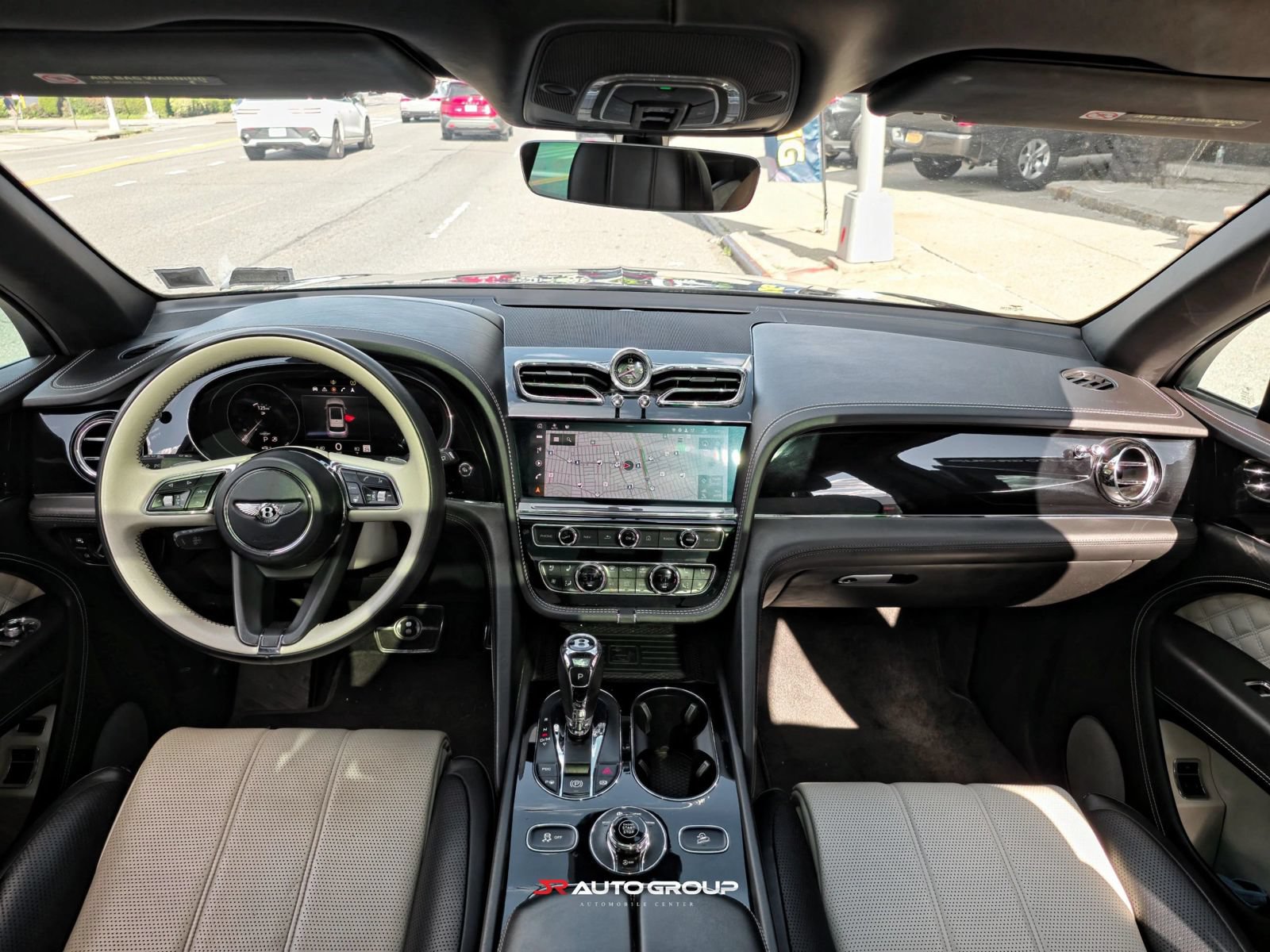 Used 2021 Bentley Bentayga AWD/4WD image 28