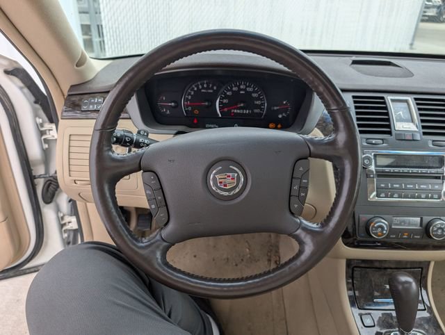 Used 2008 Cadillac DTS w/ Sun And Sound Package FWD image 9