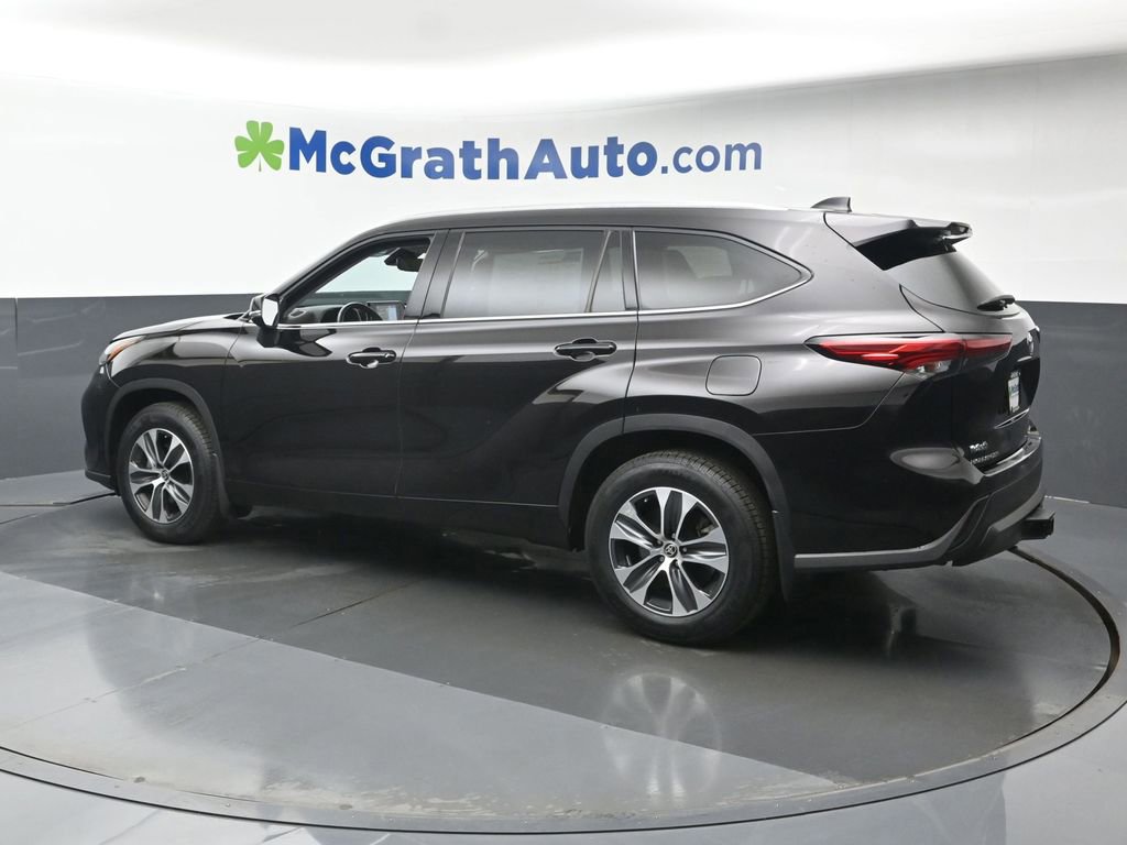 Used 2021 Toyota Highlander XLE image 25