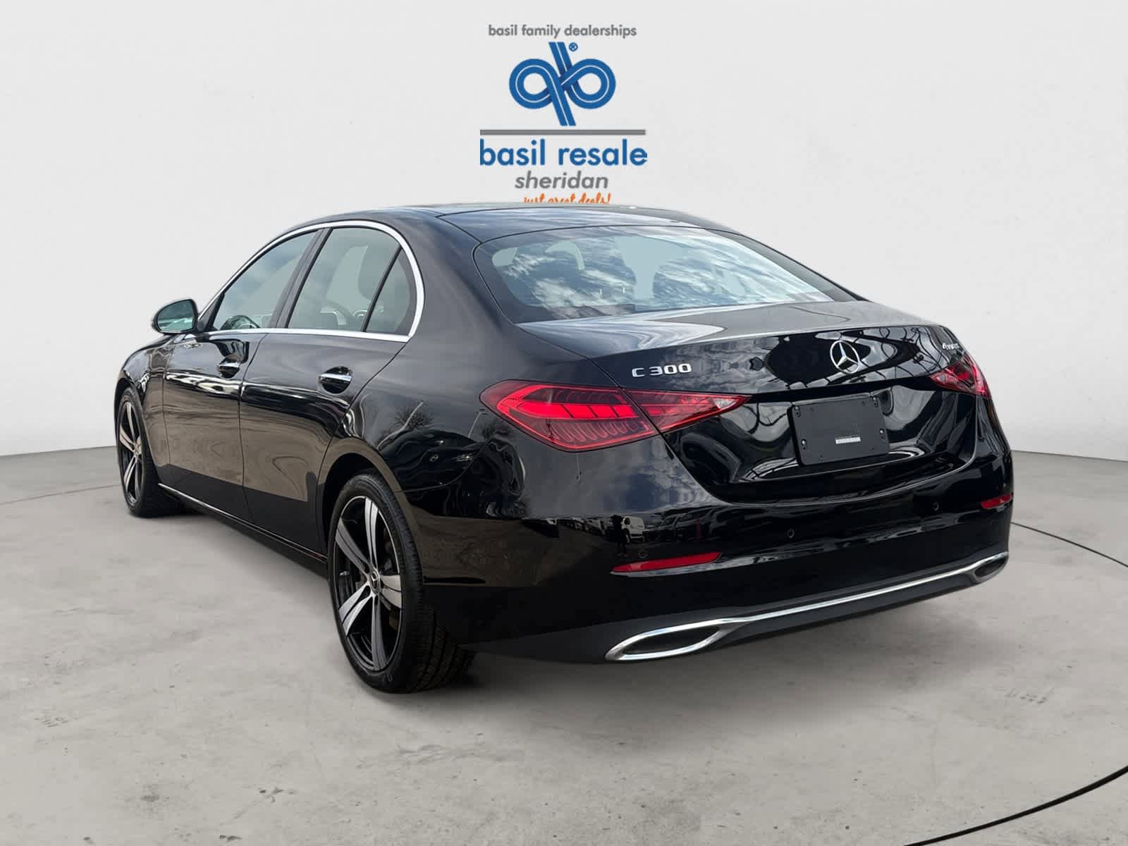 Used 2025 Mercedes-Benz C 300 4MATIC Sedan image 3