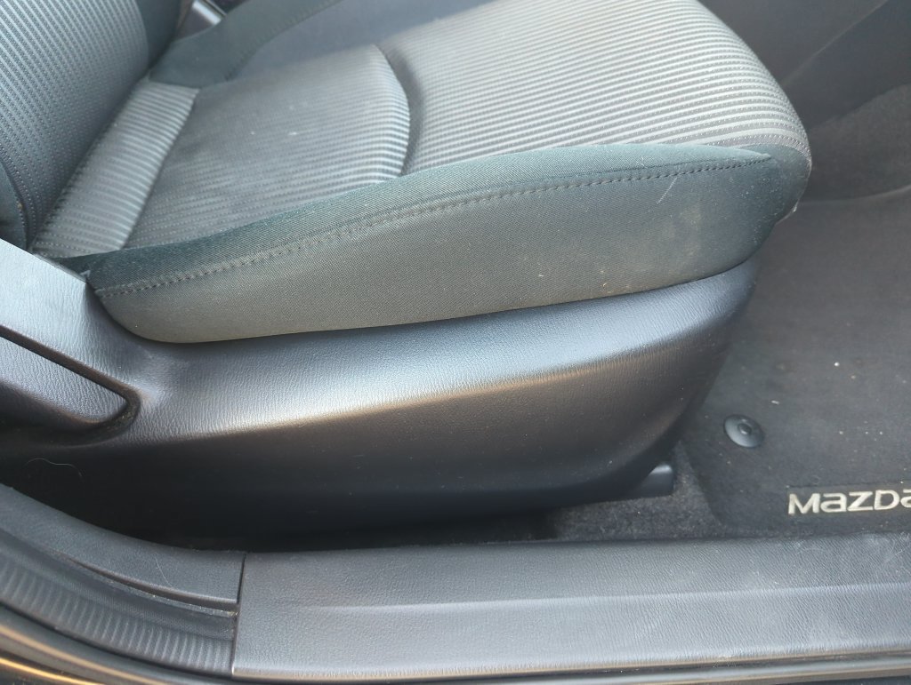Used 2014 MAZDA MAZDA3 i Touring w/ Moonroof Package 1 FWD image 35