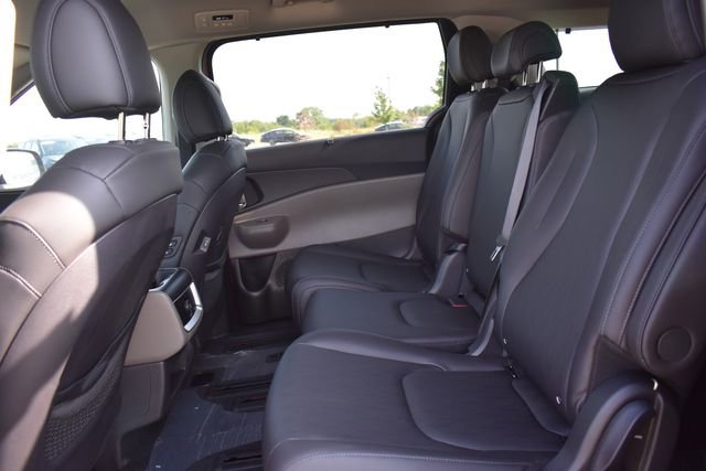 New 2026 Kia Carnival EX FWD image 20