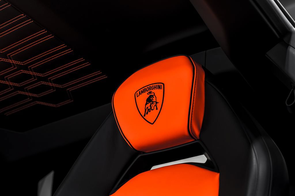 Used 2024 Lamborghini Revuelto AWD/4WD image 19