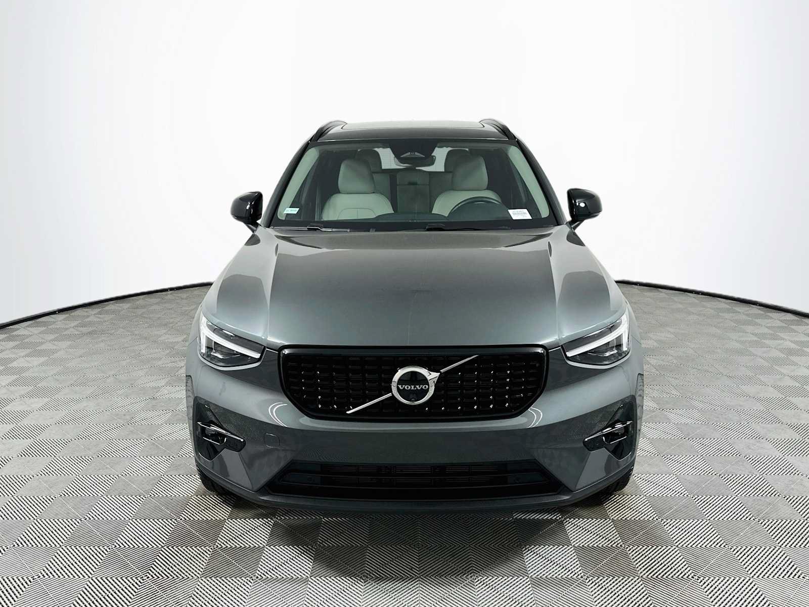 Used 2026 Volvo XC40 B5 Ultra w/ Climate Package AWD/4WD image 2