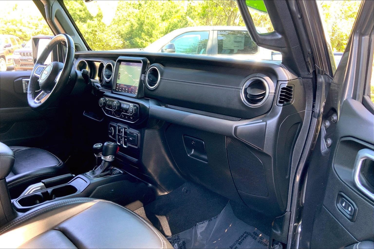 Certified 2022 Jeep Wrangler Unlimited Sahara w/ Cold Weather Group AWD/4WD image 13