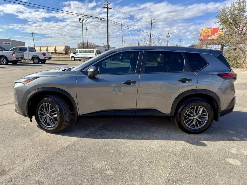 Used 2021 Nissan Rogue S image 2