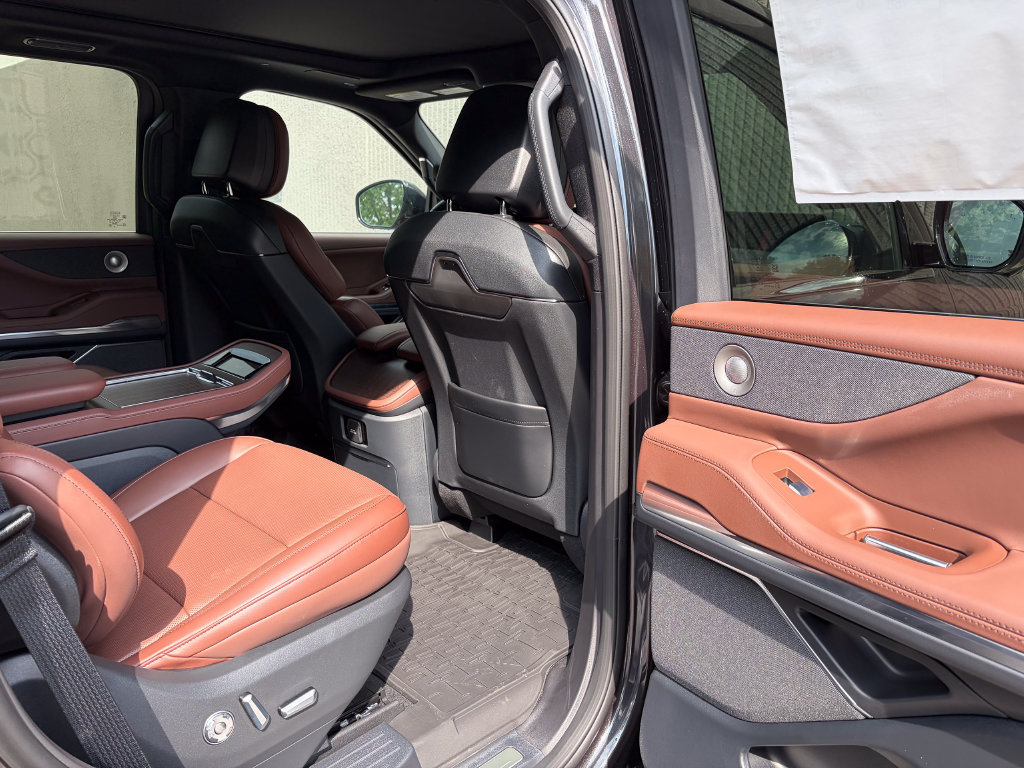 New 2027 Lincoln Navigator Reserve AWD/4WD image 27