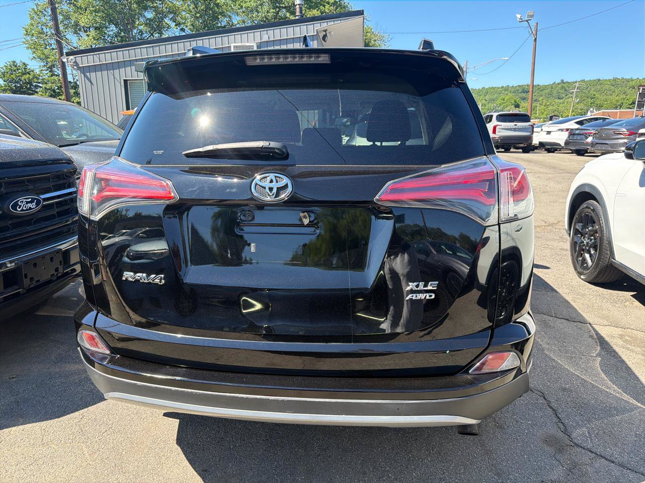 Used 2018 Toyota RAV4 XLE w/ Plus Extra Value Package AWD/4WD image 7