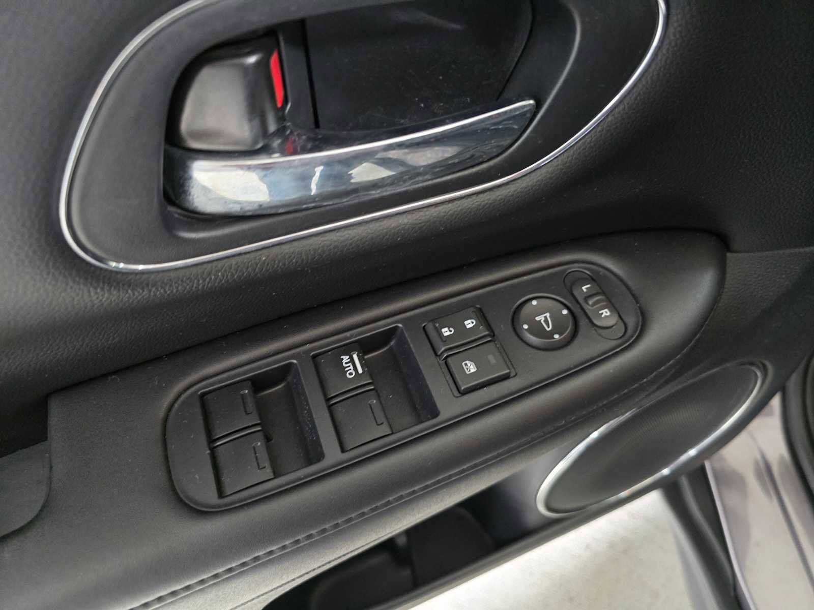 Used 2018 Honda HR-V EX-L image 26