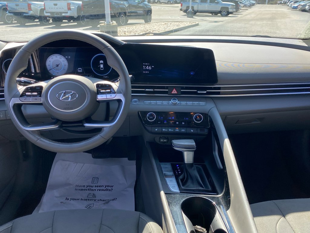 Used 2023 Hyundai Elantra SEL w/ Convenience Package image 7