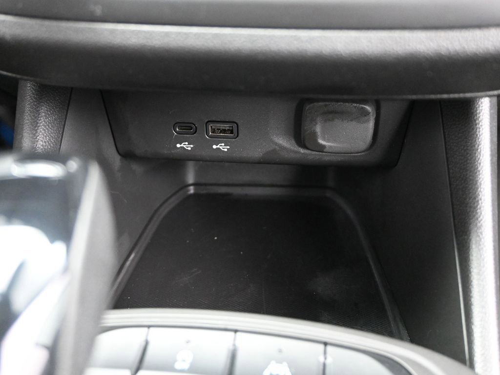 Used 2025 Buick Envista Preferred w/ Advanced Safety Package image 19