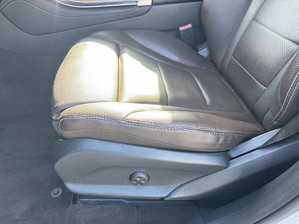 Used 2018 Mercedes-Benz GLC 300 w/ Premium Package image 18