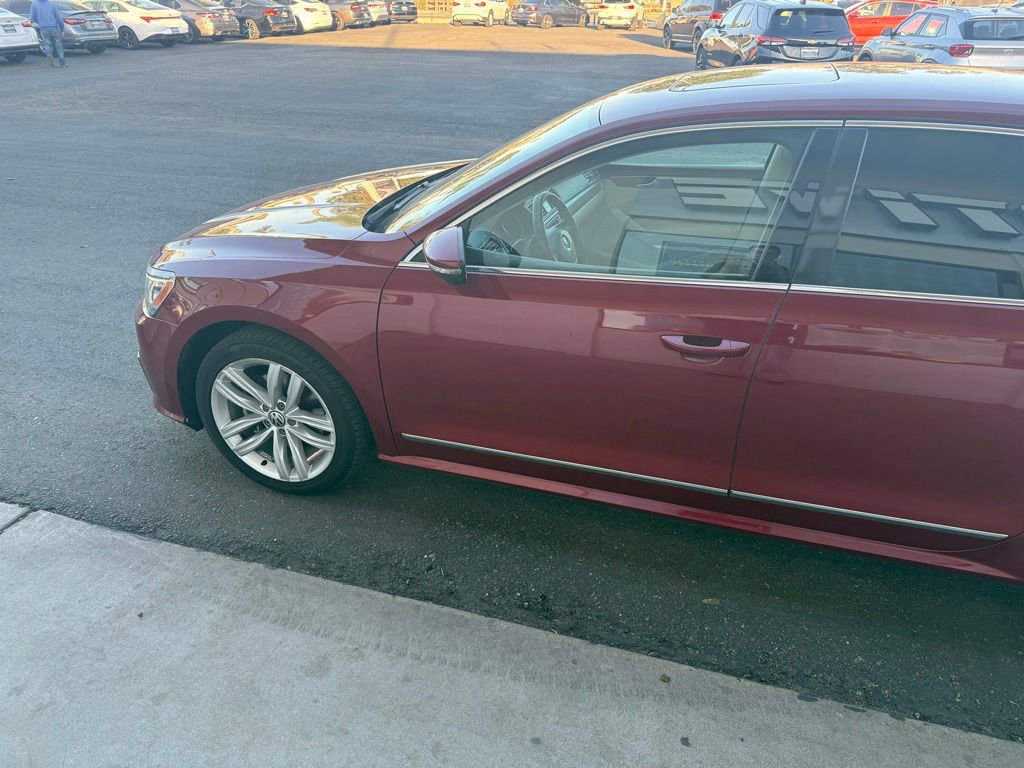 Used 2018 Volkswagen Passat 2.0T SEL Premium image 6
