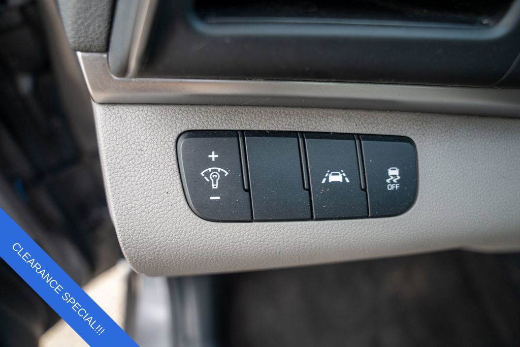 Certified 2020 Hyundai Elantra SE image 21