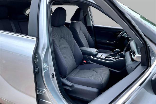Certified 2024 Toyota Highlander LE FWD image 9