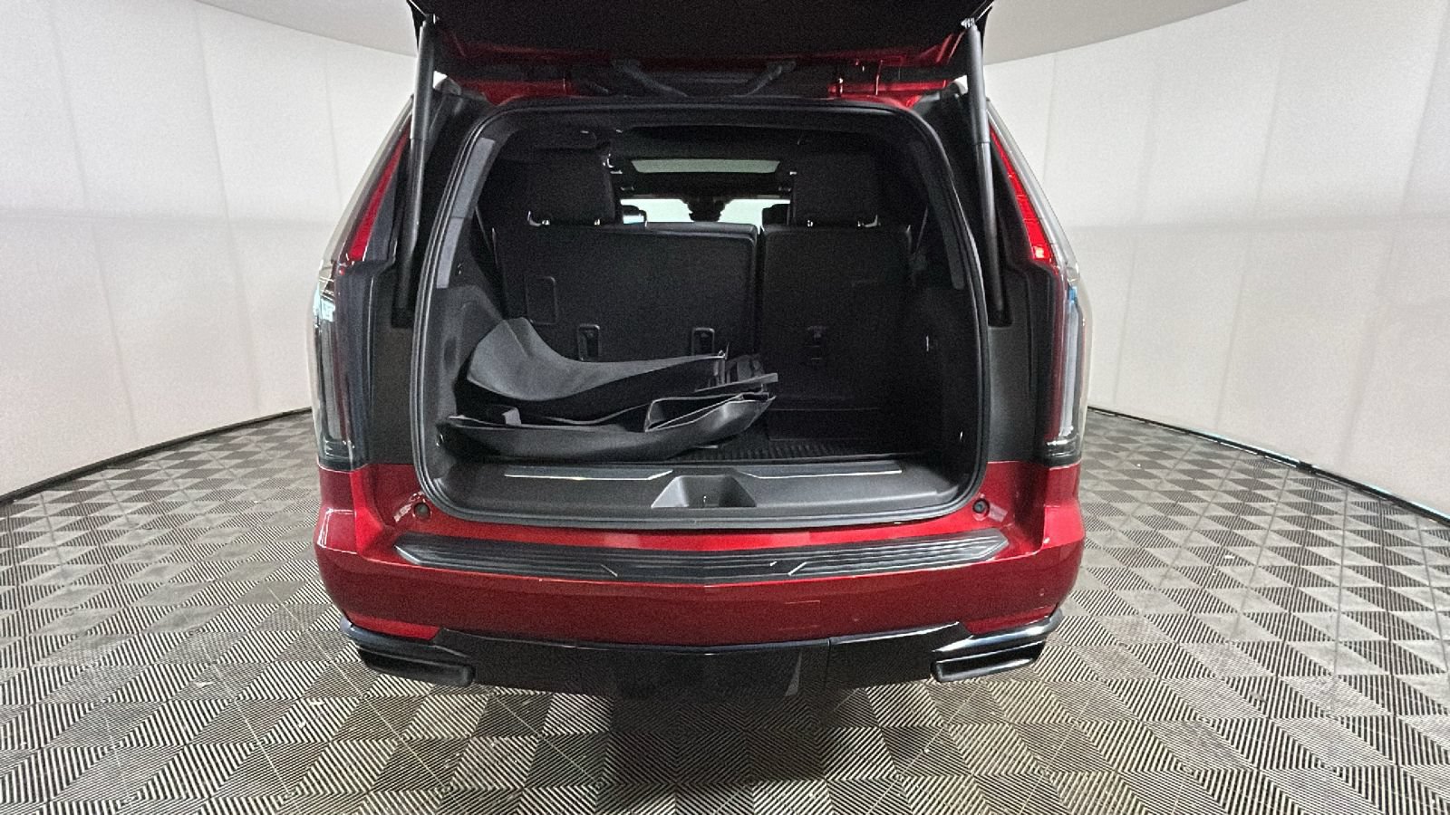 Used 2023 Cadillac Escalade Sport Platinum w/ LPO, ONYX Package AWD/4WD image 29