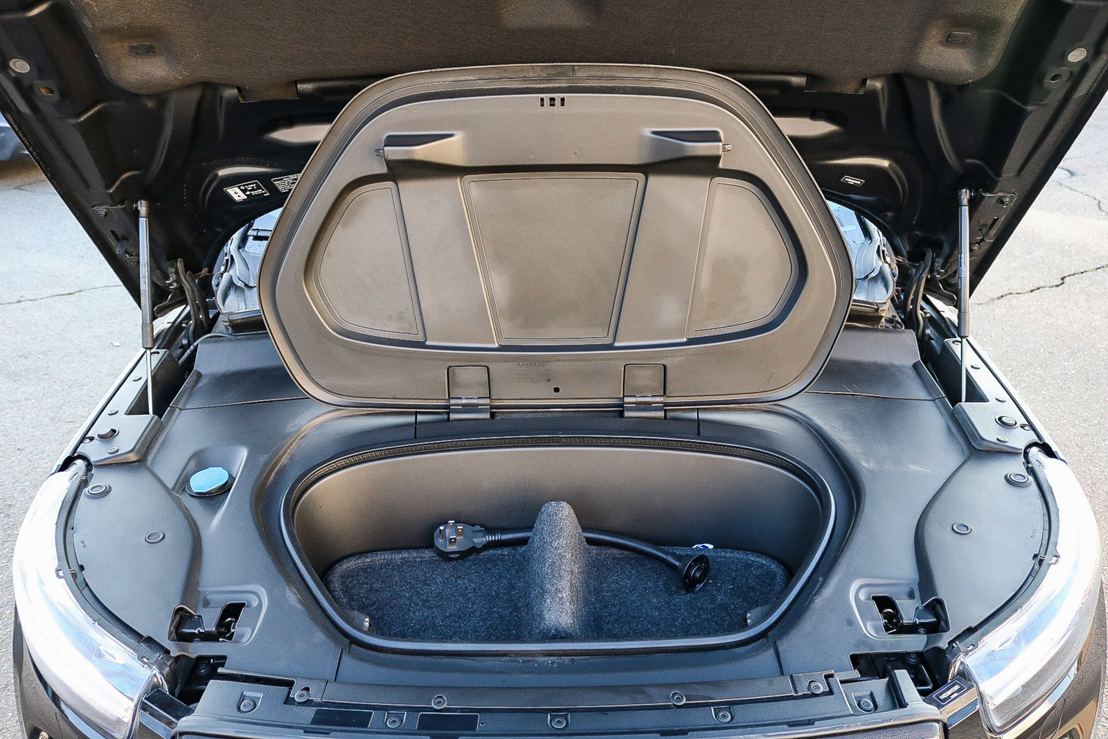 Used 2021 Volvo XC40 P8 Recharge w/ Advanced Package image 26