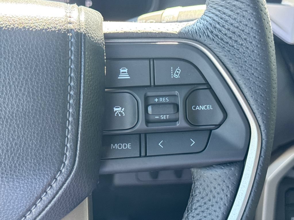 Used 2025 Toyota Tundra Limited AWD/4WD image 29