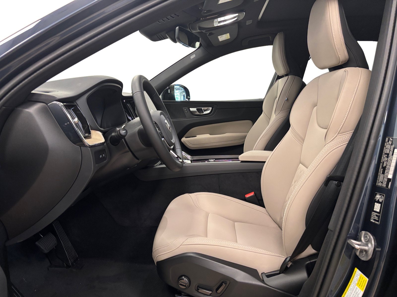 New 2026 Volvo XC60 T8 Plus w/ Climate Package AWD/4WD image 11