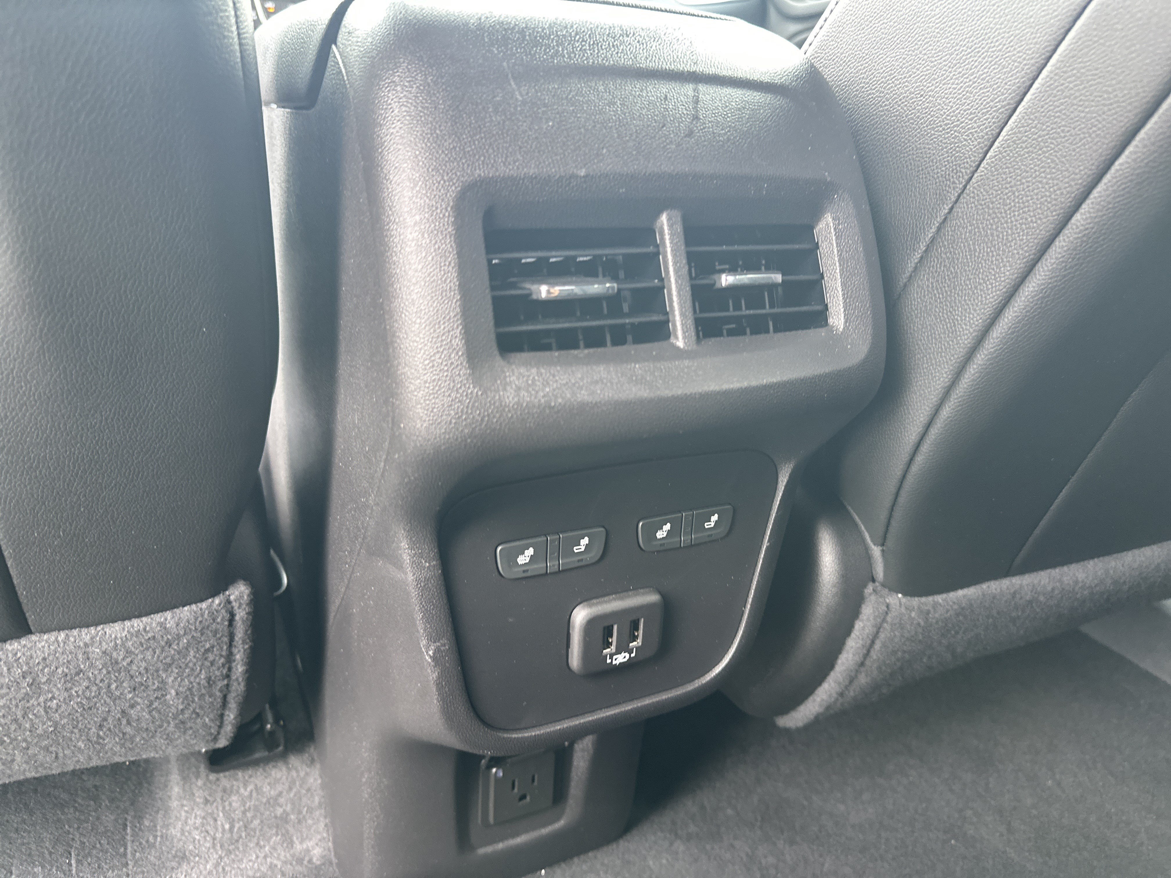 Used 2024 Chevrolet Equinox Premier FWD image 30